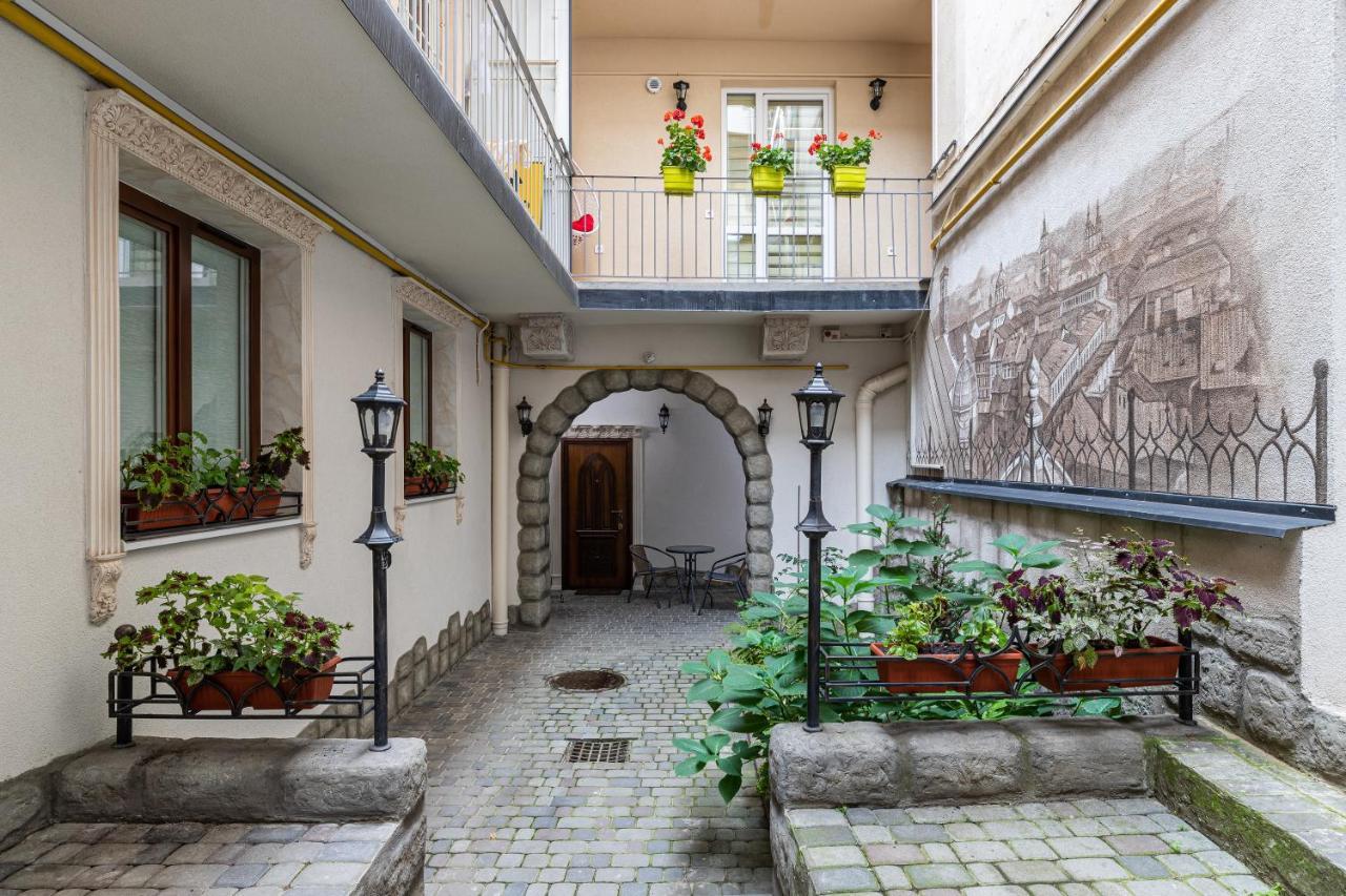 Rynok Square City Center Two Bedroom Apartment! Lviv Exterior foto